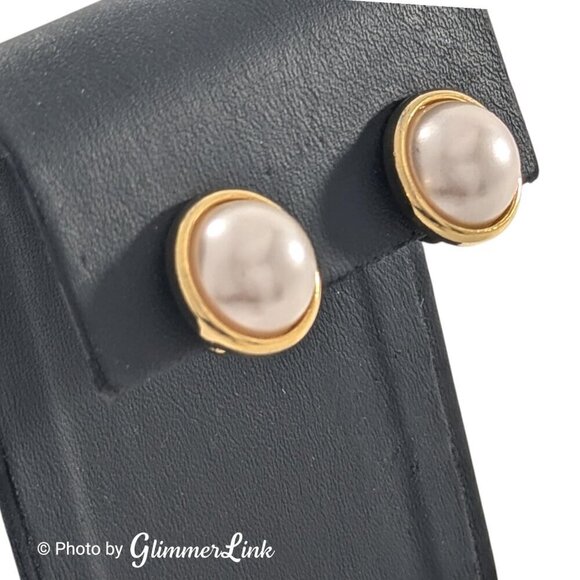 Vintage White Faux Pearl Dome Cabochon Petite Gold Tone Clip On Earrings - Picture 2 of 10